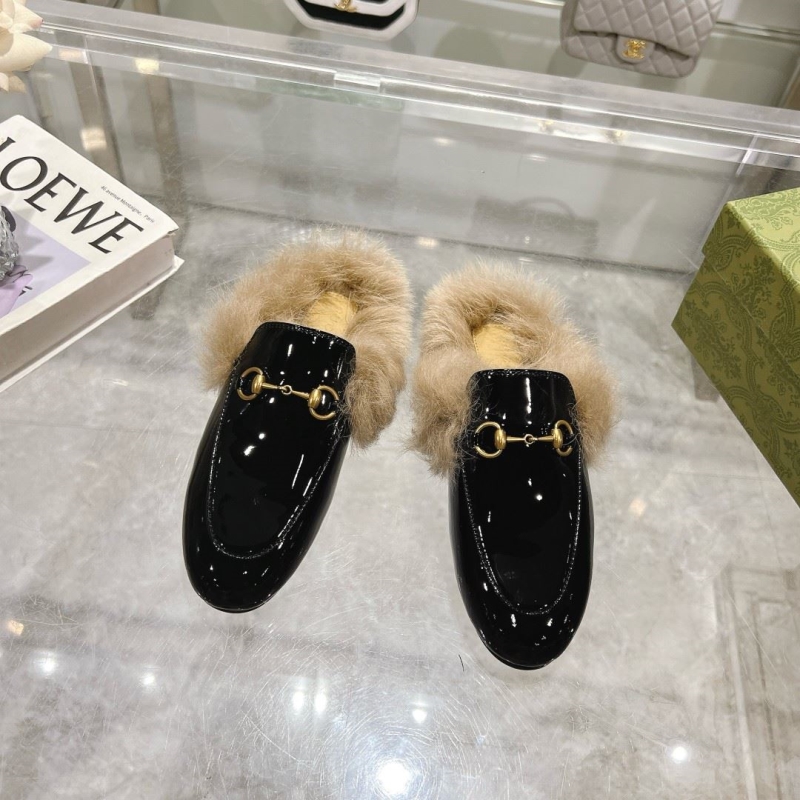 G*u*i slippers